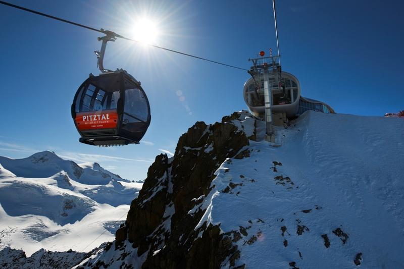 Blick Zum Wasserfall Sankt Leonhard im Pitztal Bagian luar foto